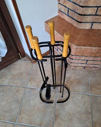 Attrezzatura per caminetto