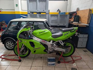 Kawasaki ZXR 750, (1993-1995) 749cc/89kw/121cv