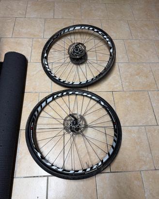 Ruote 27.5 standard piu copertoni semislick