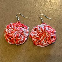 Orecchini pendenti rosa all’uncinetto