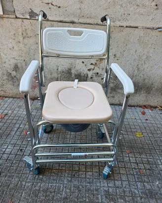 Sedia rotelle con WC nuova