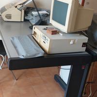 scrivania e armadio ufficio 