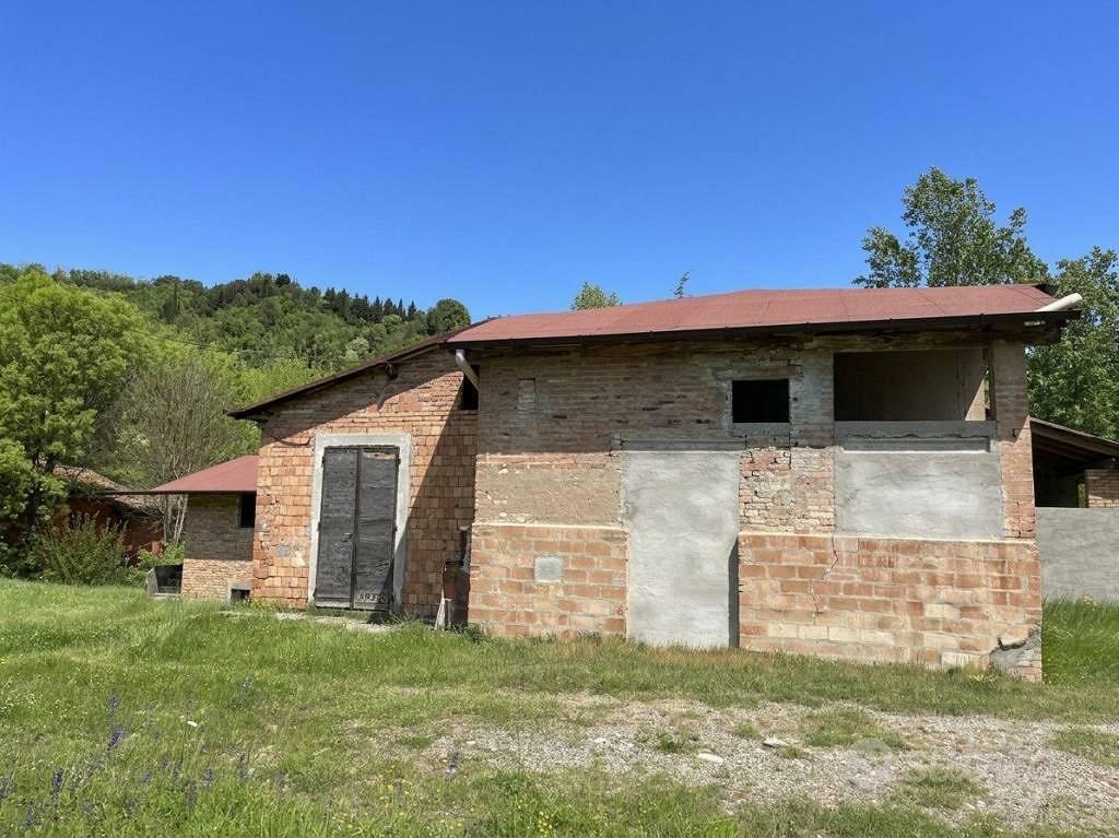 Rustico / Casale di 600 m² con 5 locali e box auto - Vista 4