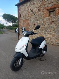 Scooter piaggio zip