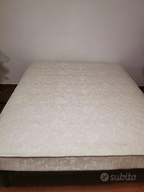Materasso matrimoniale e rete