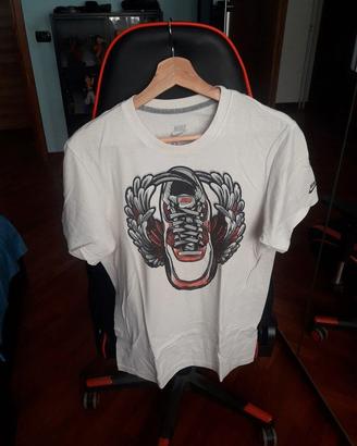 Maglia Nike - Taglia S - Bianca con scarpa alata