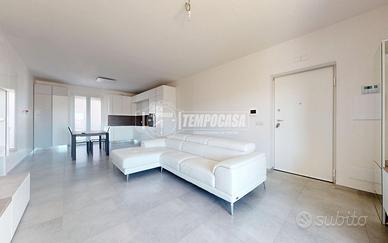 NUOVO PREZZO! Trivani con doppio servizio, verande