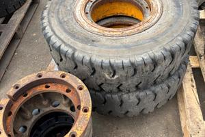 G08 Gomme per muletto