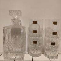 Bottiglia con 6 bicchieri whisky 