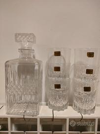 Bottiglia con 6 bicchieri whisky 