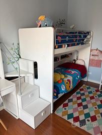 Letto a castello scorrevole con ponte e scala
