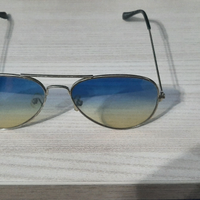 Occhiali da sole gialli e blu