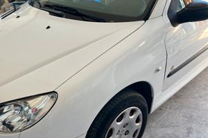 Autocarro Peugeot 206