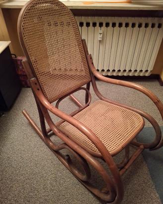 Sedia a dondolo in stile Thonet di inizio '900