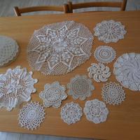 Lotto di centrini vintage all'uncinetto 13 pezzi