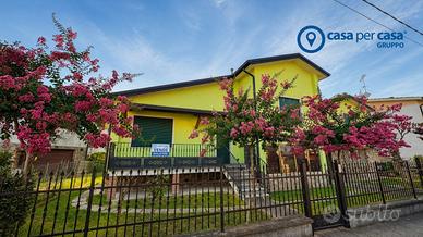 Villa singola in centro a Polesella con garage e g