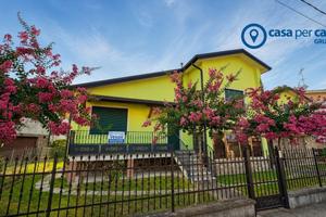 Villa singola in centro a Polesella con garage e g