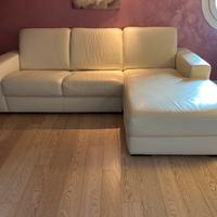 Divano in pelle bianco