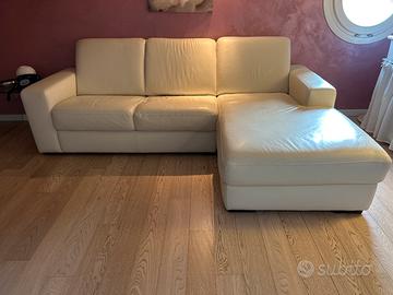 Divano in pelle bianco