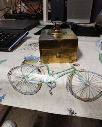 Accendino vintage in ottone 