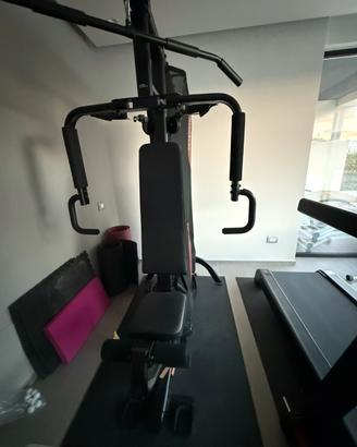 Palestra multifunzione a carichi guidati.