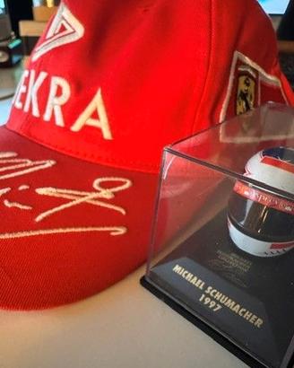 Casco e berretto Michael Schumacher - Ferrari 1997