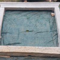 Antica cornice per camino in pietra naturale