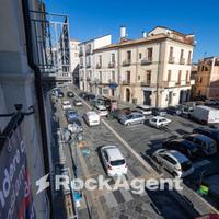 APPARTAMENTO SU DUE LIVELLI AFFACCIATO SU CORSO MA