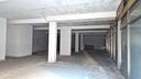 locale-commerciale-con-6-vetrine-su-strada