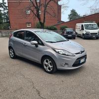 Ford fiesta 1.2 benzina km 30.000 ok neopatentati