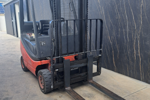 Carrello elevatore a benzina -prezzo trattabile