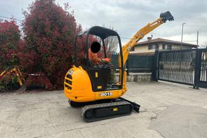 E227 - Escavatore 18 q JCB 8018