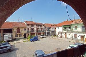 DUE LOCALI