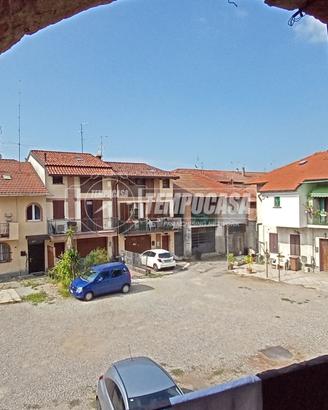 DUE LOCALI