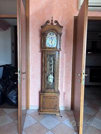 Orologio a pendolo a colonna