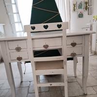 Scrittoio con sedia shabby