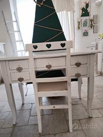Scrittoio con sedia shabby
