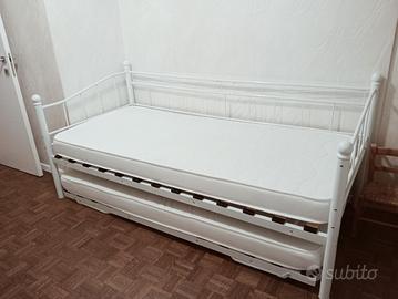 Letto singolo con letto estraibile e due materassi