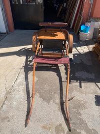 Vecchia carrozza calesse vintage traino
