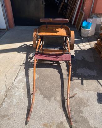 Vecchia carrozza calesse vintage traino