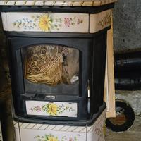 Stufa a legna in maiolica