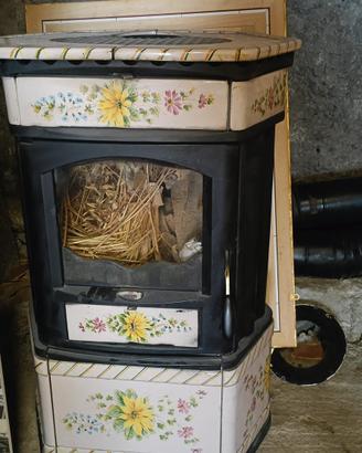 Stufa a legna in maiolica