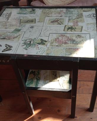 Bel tavolino in legno con 2 sedie 