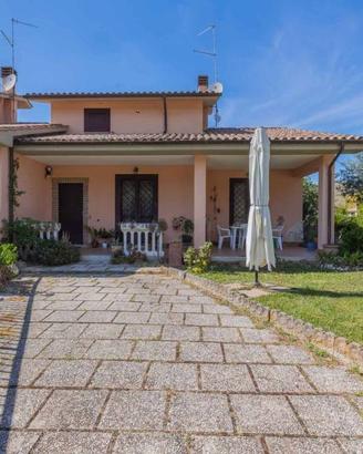 Villetta a schiera di 114 m² con più di 5 locali a
