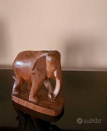 Scultura elefante artigianale thailandese in teak