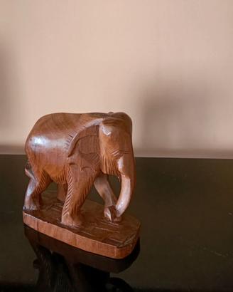 Scultura elefante artigianale thailandese in teak