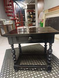 Tavolino antico in legno con gambe tornite