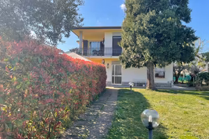 Villa di 194 m² con 5 locali e box auto doppio a I