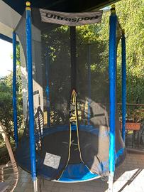 trampolino elastico con rete di protezione