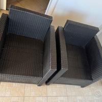 Due poltrone e divano in propilene